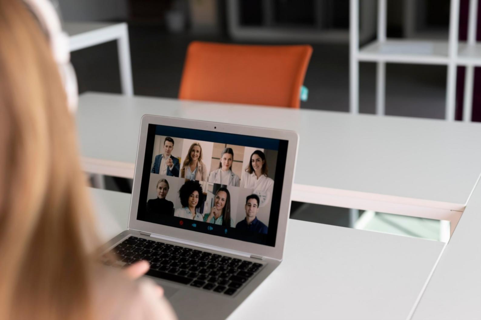 Una collezione di memorie scritte e fotografie che raccontano diverse storie di vita